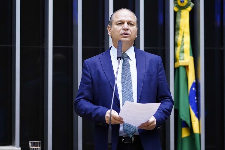 Projeto criminaliza pesquisa divergente do resultado das eleições