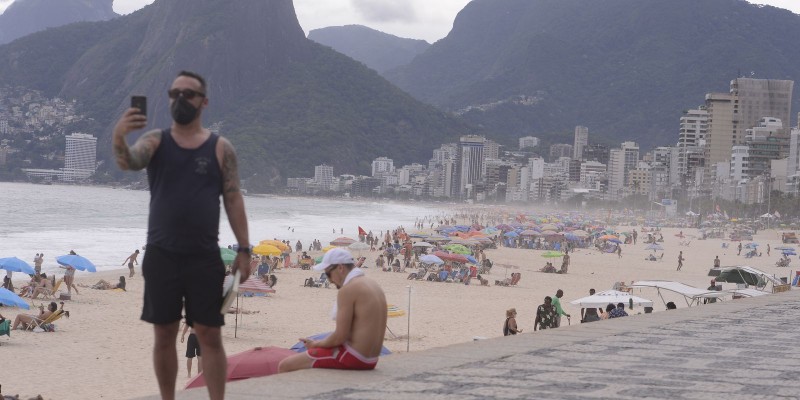 Covid-19: RJ tem queda de 24% em óbitos e 32% em internações