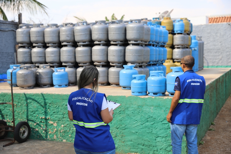 Procon realiza fiscalização em estabelecimentos de distribuição de gás de cozinha
