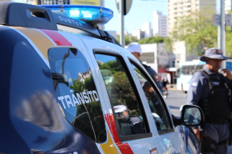 PM prende dupla e impede furto de fios de cobre instalados pela Sinfra
