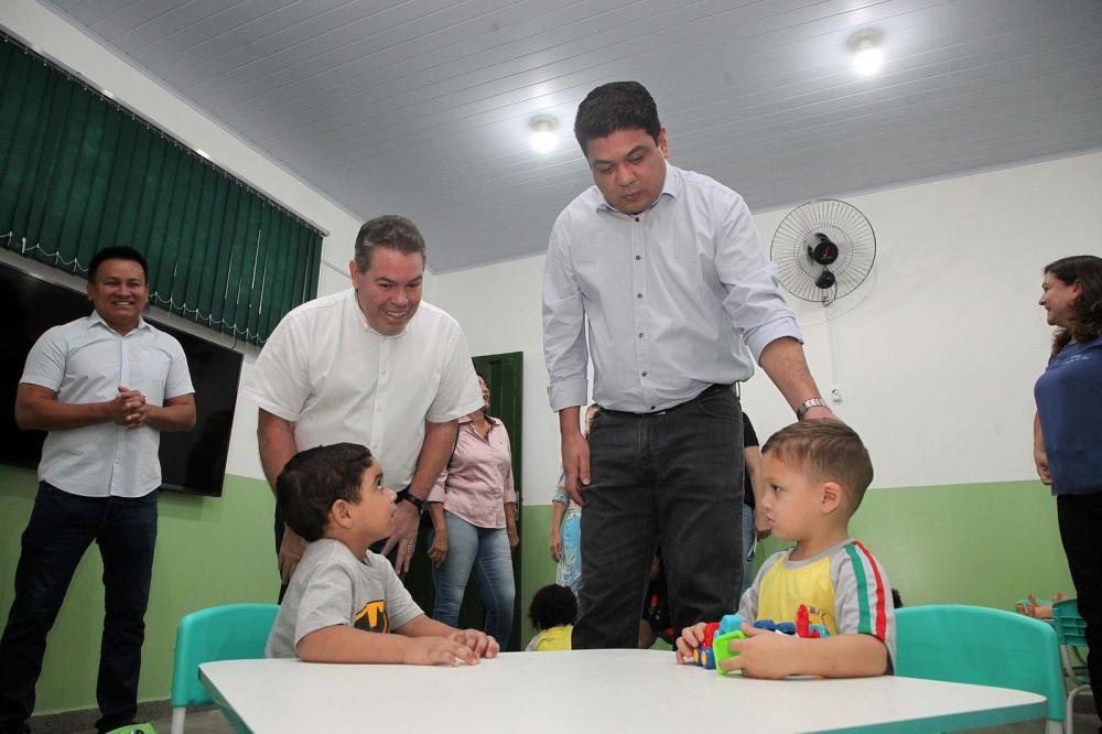 Prefeito Kalil assegura R$ 250 milhões em investimentos e anuncia para outubro entrega de um CMEI e duas escolas