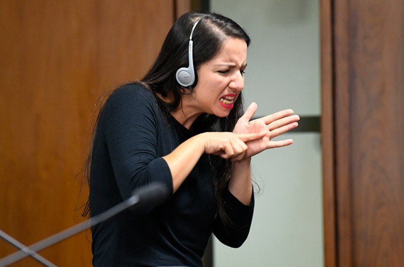 Ideia legislativa para tornar libras língua oficial do país vira PEC no Senado