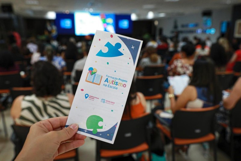 Primeira-dama é madrinha do projeto que incentiva a inclusão do autismo na escola