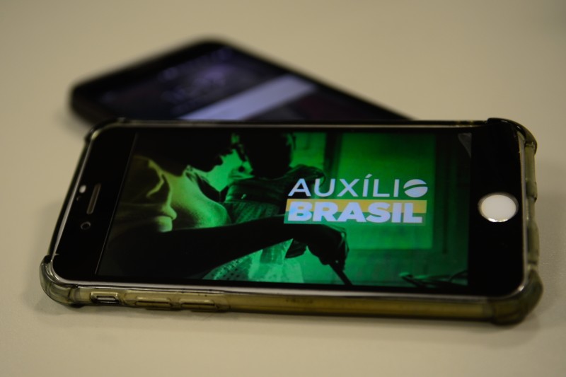 Beneficiários do Auxílio Brasil com NIS de final 6 recebem hoje