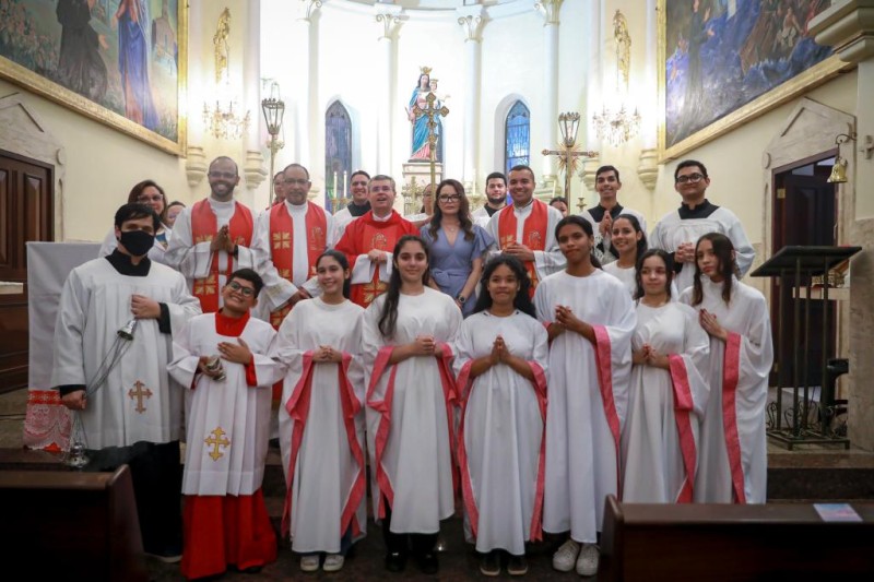 Primeira-dama retoma atividades na Unidade de Apoio à Família e participa de missa