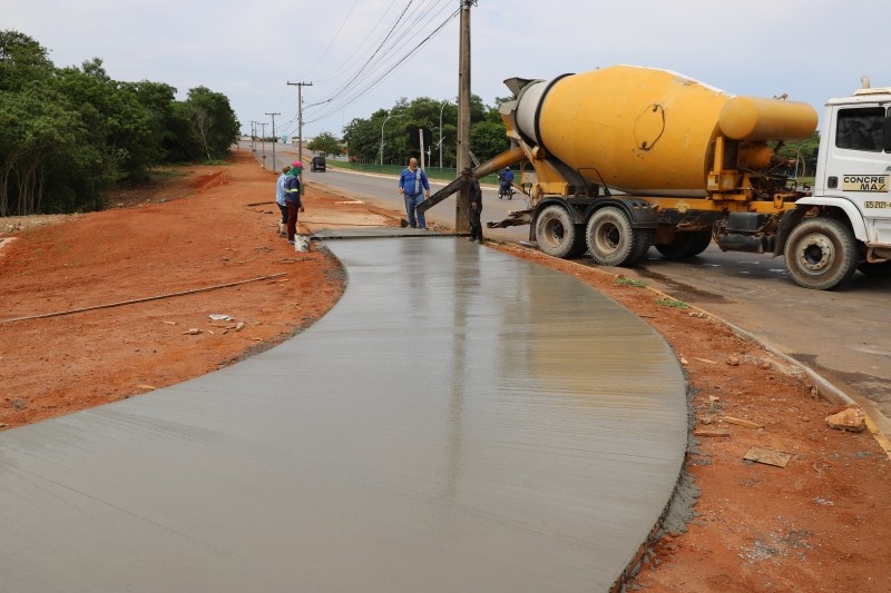 Gestão Municipal inicia etapa de concretagem em calçada na região do Lago Harri Müller