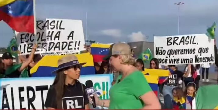 Venezuelanos realizam movimento pró-Bolsonaro, em Roraima