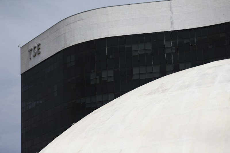 TSE manda apagar posts sobre suposto apoio de Bolsonaro a Jefferson