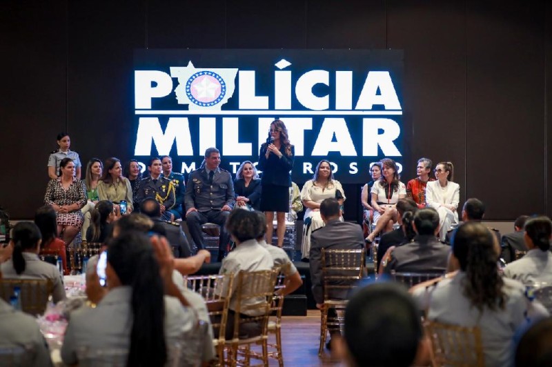 “As policiais militares merecem nosso reconhecimento pela coragem e garra que têm”, destaca a primeira-dama