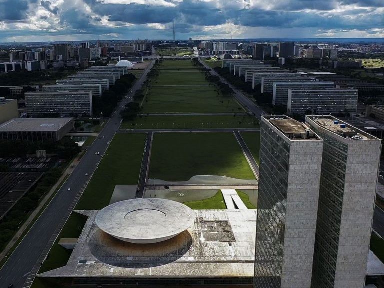 Sancionada lei com mudanças em cargos e funções do Poder Executivo