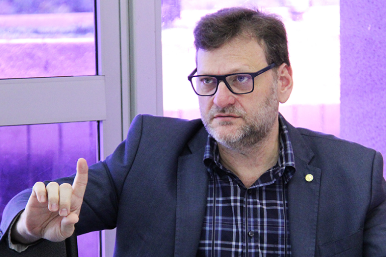 Projeto concede a condutor com visão monocular desconto de 50% na taxa de renovação da CNH