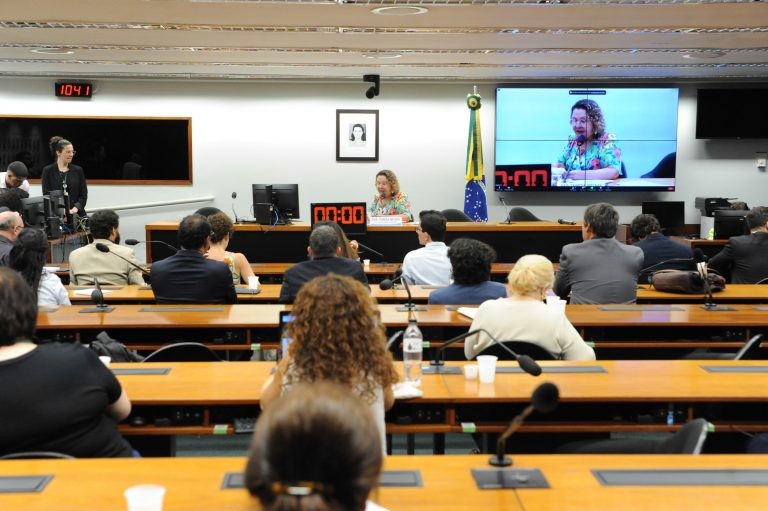 Deputados, entidades e pacientes apoiam uso medicinal do canabidiol