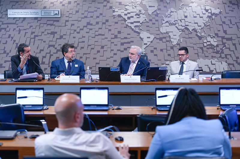 Senadores querem derrubar MP que retira recursos da Ciência