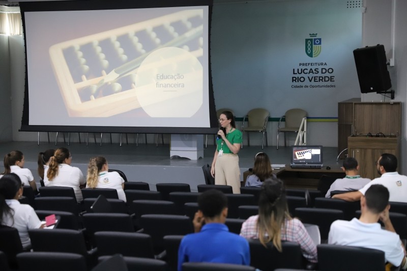 Servidores públicos participam de palestra sobre educação financeira