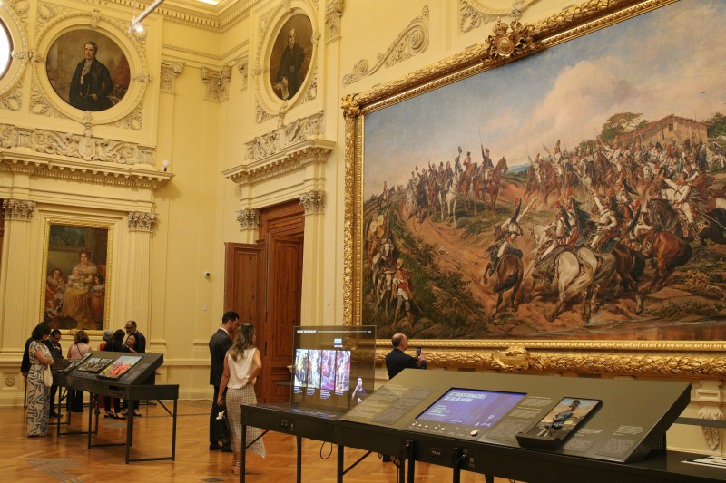 Museu do Ipiranga recebe visita de diplomatas
