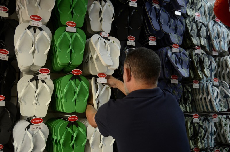 Confiança do empresário cai 3,3 pontos em outubro, diz FGV