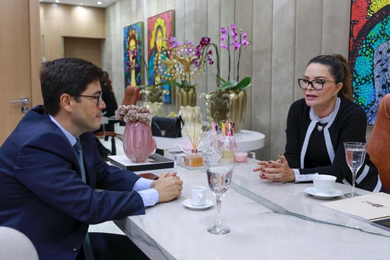 Primeira-dama de MT articula projetos sociais com foco na proteção de crianças e adolescentes