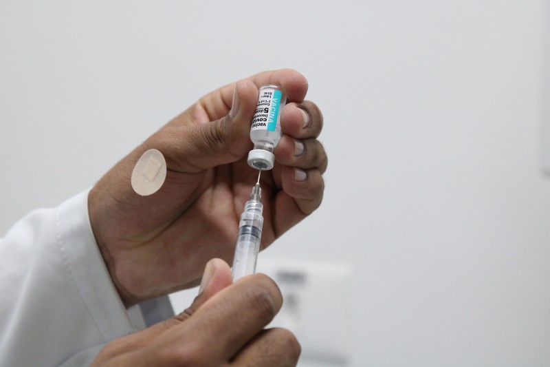 Brasil confirma 6,9 mil casos de covid-19 em 24 horas