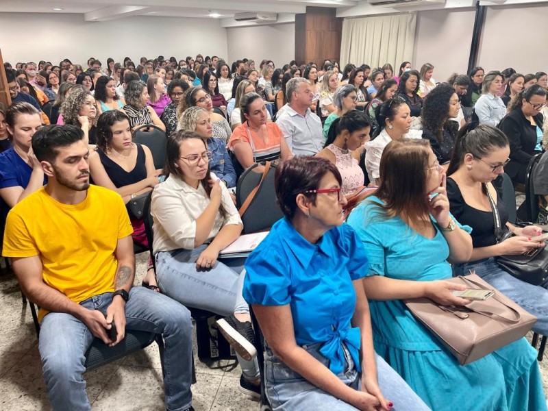 Gestores e profissionais da saúde debatem políticas públicas para a redução de morte materna em Mato Grosso