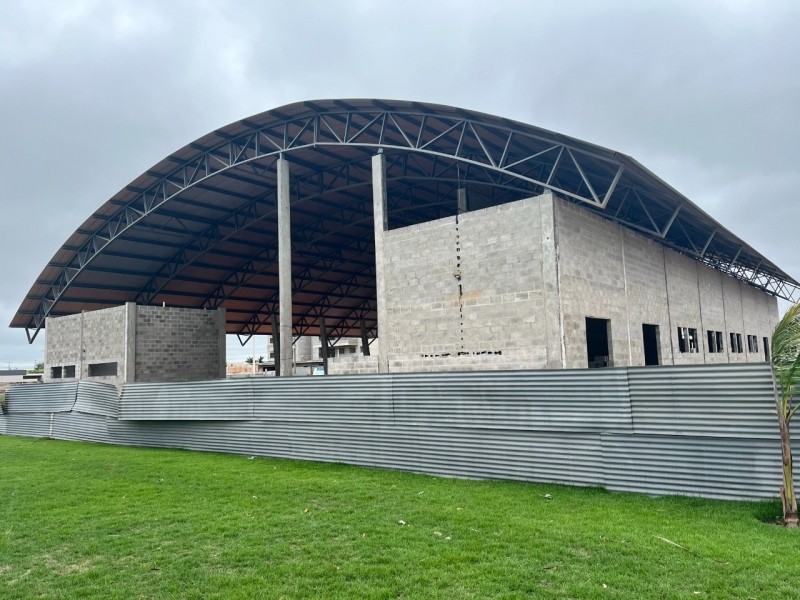 Obras do Mercado do Produtor seguem em ritmo acelerado e cobertura do local é finalizada