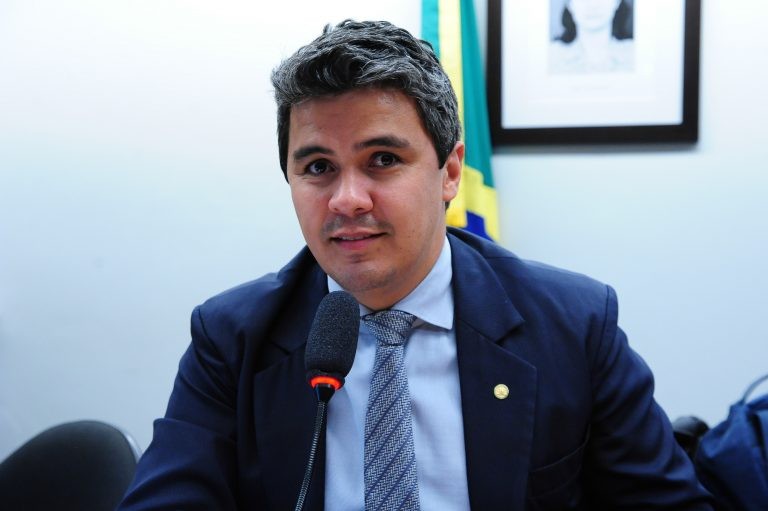 Comissão aprova projeto que cria incentivos fiscais para itens educativos sobre deficiência ou doença