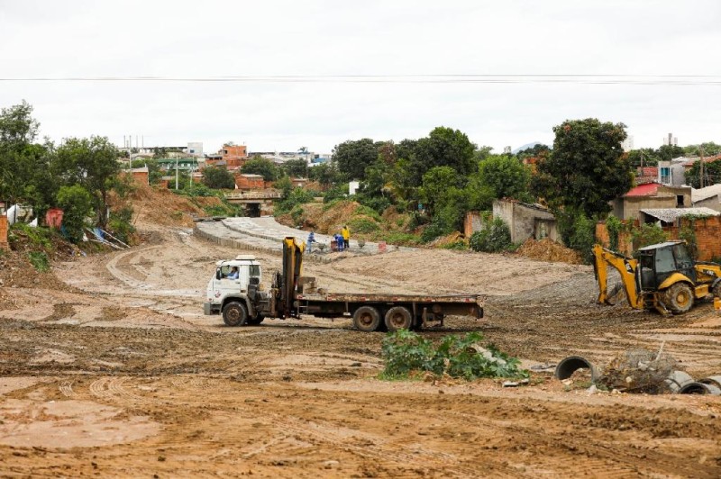 Obra em prolongamento de avenida garante melhor qualidade de vida com canalização