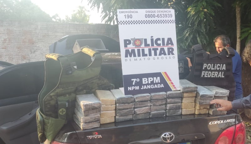Polícia Militar, Gefron e PF apreendem 39 tabletes de cocaína avaliados em R$ 750 mil