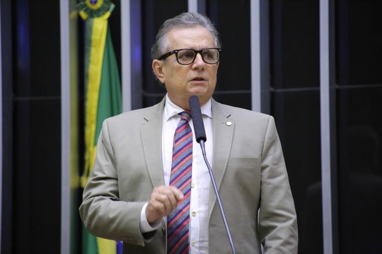 Comissão aprova multa para suspensão de serviço público após pagamento de fatura
