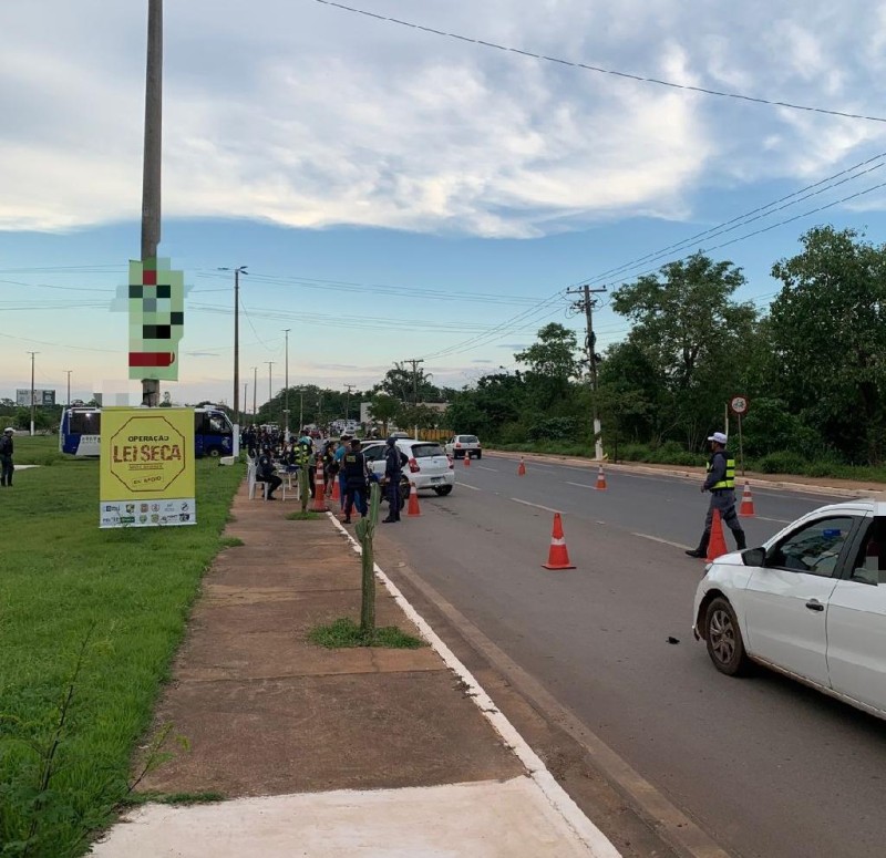 Operação prende três motoristas por embriaguez e apreende 32 veículos