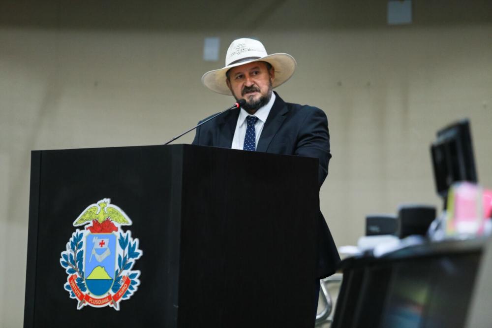 Cattani exige providências da Mesa Diretora contra ação do PT para barrar escolas militares