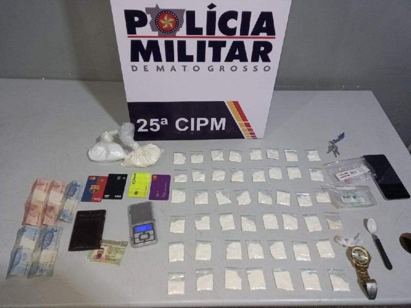 Homem é preso pela PM com 50 porções de cocaína em Várzea Grande