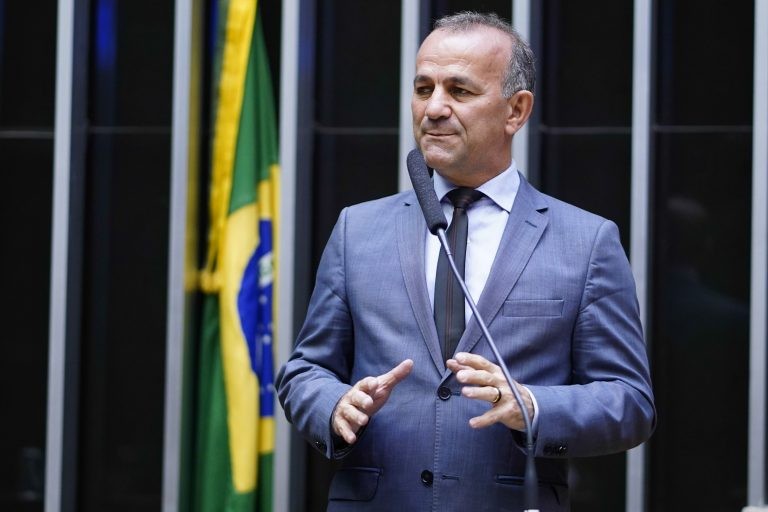 Projeto susta decreto do governo que prevê contingenciamento de recursos do MEC