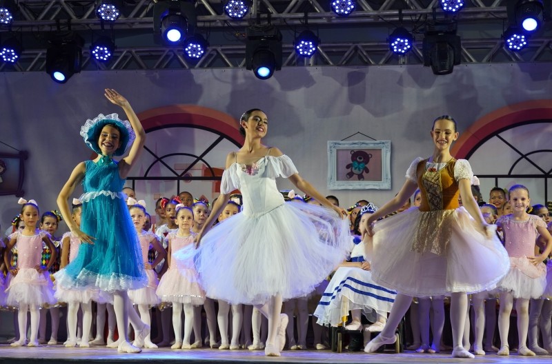 Espetáculo de ballet da Secretaria de Cultura e Turismo emociona famílias luverdenses