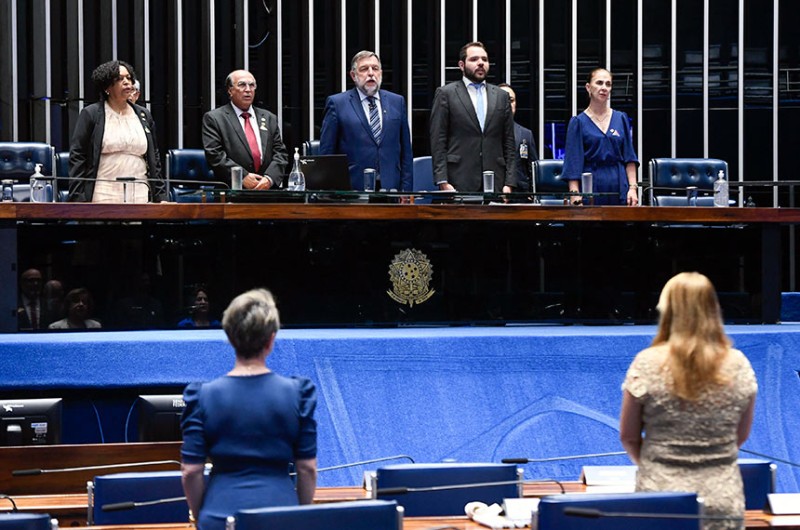Senado homenageia 30 anos da União Nacional dos Conselhos Municipais de Educação