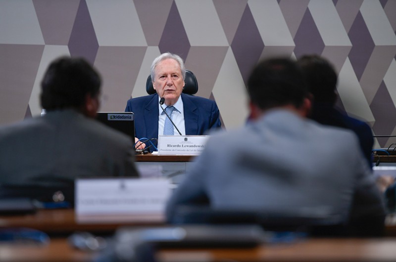 Comissão de juristas aprova anteprojeto para revisão da Lei do Impeachment