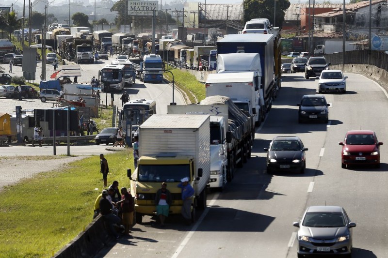 Estradas federais têm 11 interdições e sete bloqueios, diz PRF