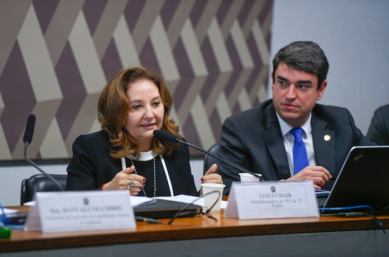 Segue da CCJ ao Plenário nome de Liana Chaib para o TST