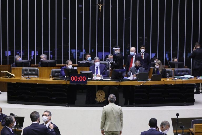 Deputados aprovam urgência para projeto que prorroga incentivo fiscal ao comércio