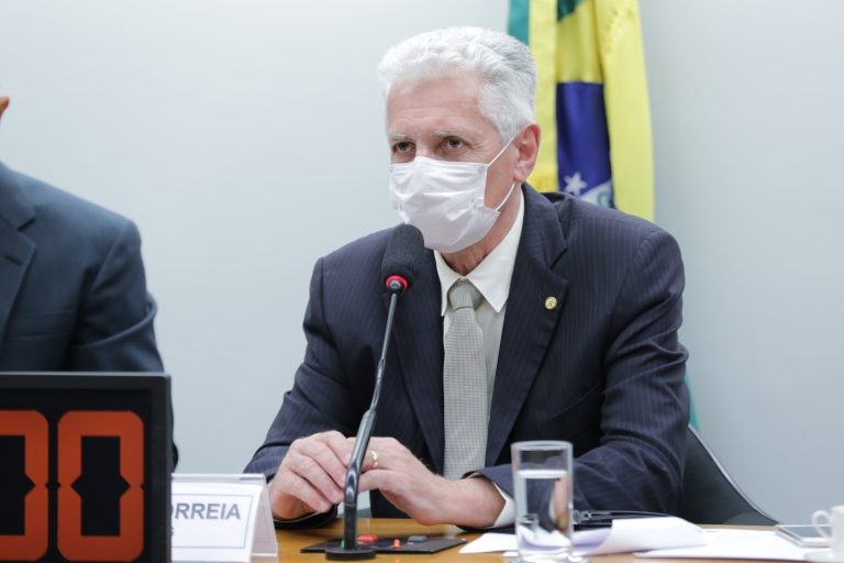 Oposição anuncia voto contra reforma administrativa e reunião é adiada para quarta