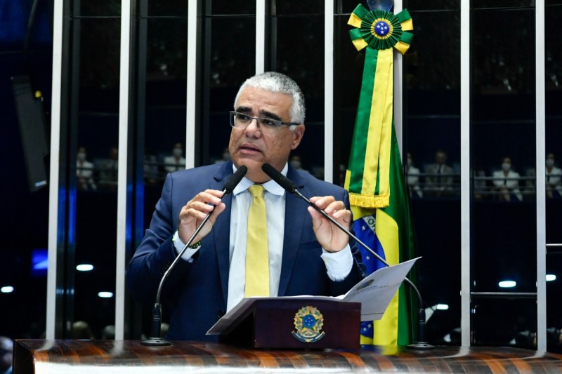 Girão cobra informações sobre viagem de ministros do STF aos Estados Unidos