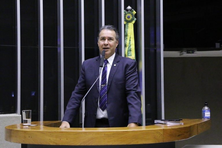 Câmara aprova projeto que prevê ações em favor da saúde mental de policiais; acompanhe