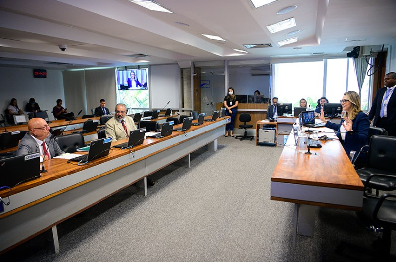 CE aprova Antonieta de Barros e Dorina Nowill no Livro de Heróis da Pátria