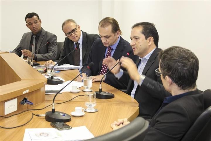 Secretário faz avaliação da Educação em audiência na Assembleia