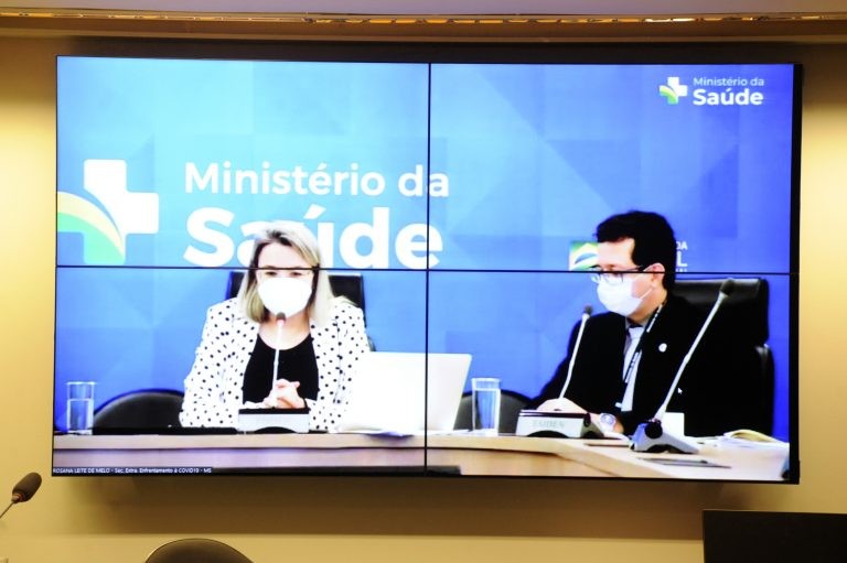Médicos defendem vacinação de adolescentes e reforço para idosos e profissionais de saúde
