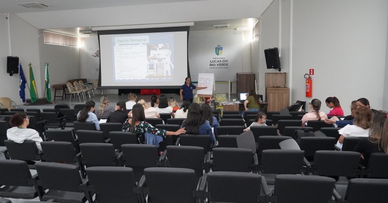 Capacitação sobre vacinação reúne profissionais da Saúde