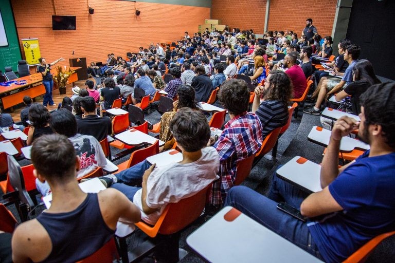 Comissão debate contingenciamento de recursos das universidades federais
