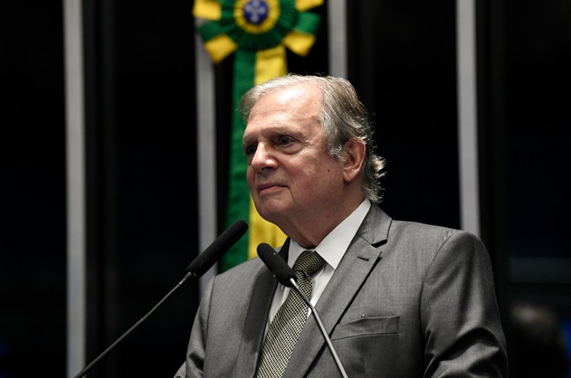 Em despedida, Tasso relembra trajetória e é homenageado pelos colegas