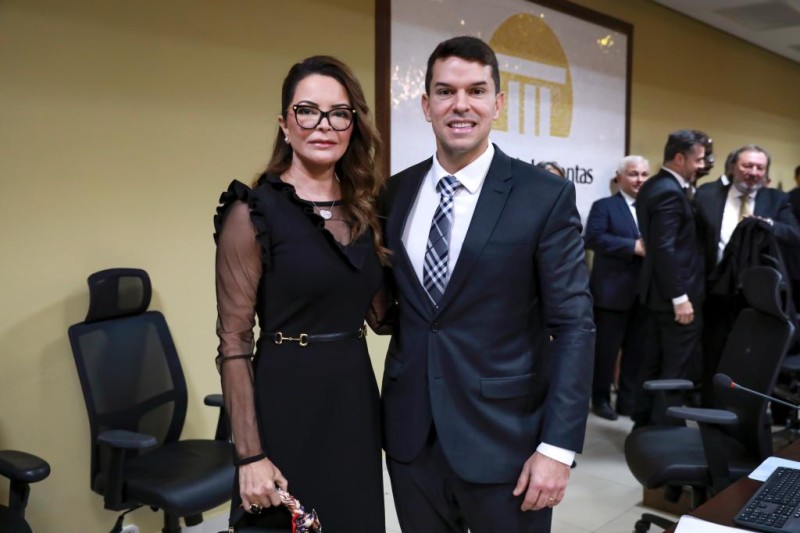 Primeira-dama de MT parabeniza procurador-geral de Contas pela posse: "Trabalho de excelência"