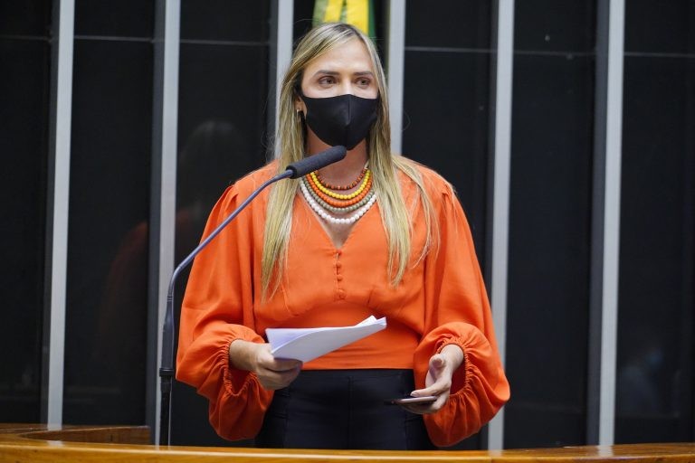 Comissão aprova projeto que torna obrigatório aparelho de identificação biométrica em estádios