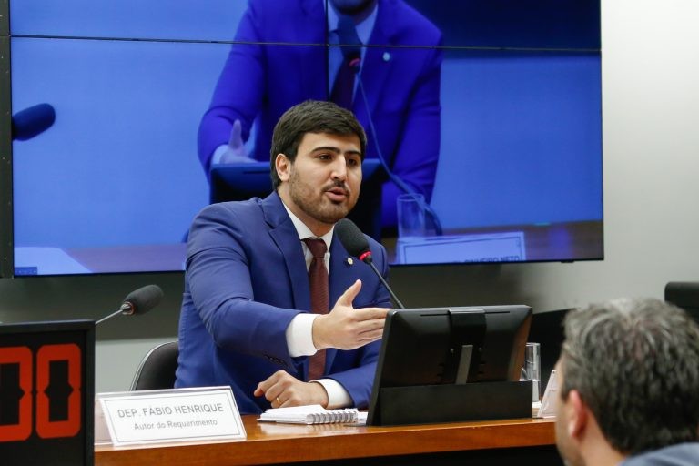 Pedido de vista adia votação do Estatuto do Nascituro na Comissão da Mulher